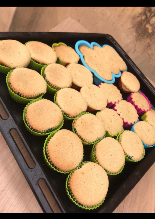A picture of Simple vanilla cake.