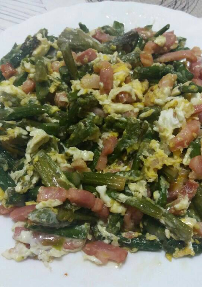 Una foto de Revuelto de espárragos con bacon
