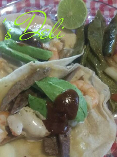 Una foto de Quesa Taco New York Camarón