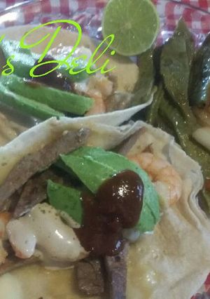 Una foto de Quesa Taco New York Camarón