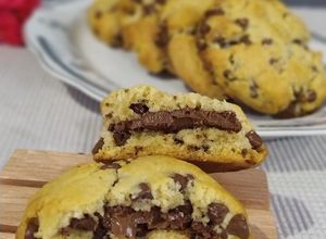 Una foto de Cookies de mantequilla de maní rellenas de Nutella 🍪
