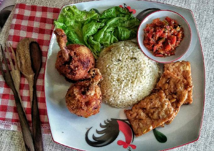 Nasi Uduk Daun Jeruk