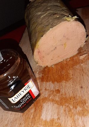Une photo de Foie gras au porto cuit à la vapeur