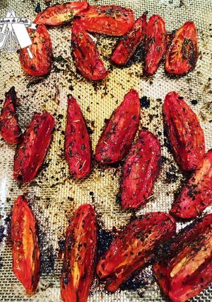 Una foto de Tomates confitados