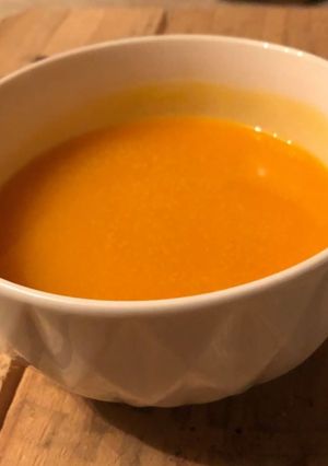 Une photo de Velouté de butternut et carottes 🥕🍂