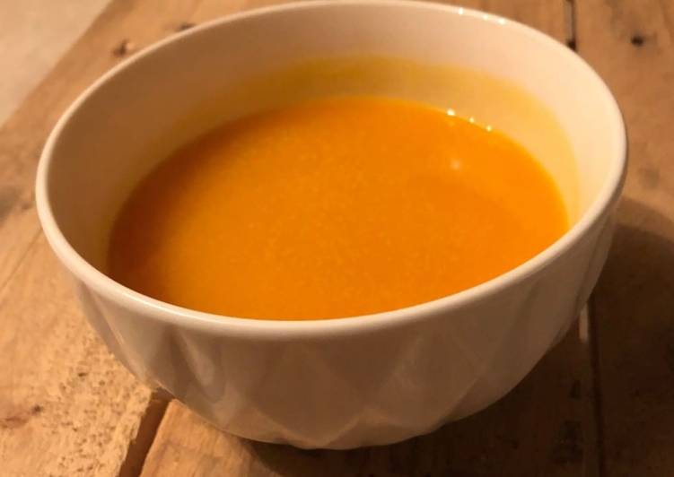 Voici la recette Velouté de butternut et carottes 🥕🍂 spécial