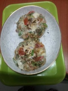 पालक ब्रेड पिज़्ज़ा (Spinach bread pizza recipe in hindi) रेसिपी मुख्य फोटो