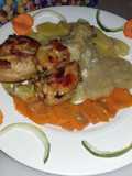 MUSLOS de pollo relleno con ajo jengibre albahaca y sal de cajón, con una crema de papa y 🧅 🥕