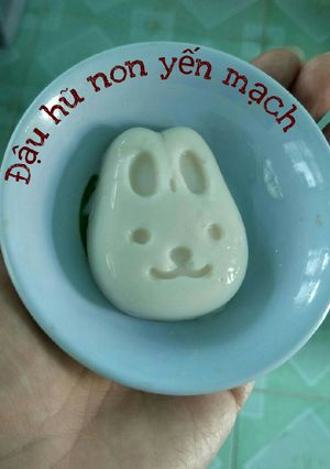 Hình của món Đậu hũ non yến mạch rắc chùm ngây.