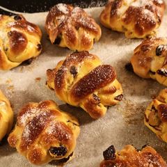 A picture of Red bean paste Saffran raisin buns.