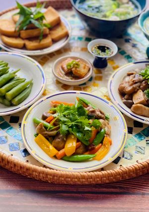 Hình của món Nấm Xào Ớt Chuông Đậu Hà Lan.