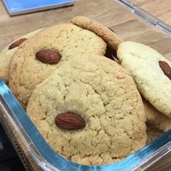 A picture of Almond Cookies.