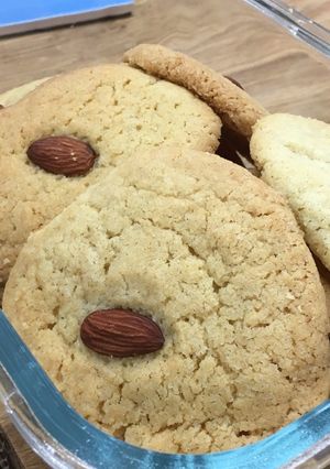 A picture of Almond Cookies.