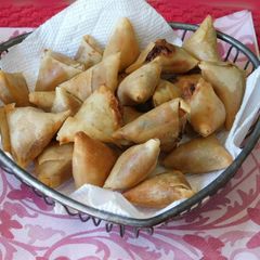 A picture of Cocktail samosa.
