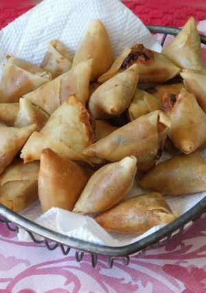 A picture of Cocktail samosa.