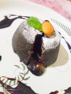 झटपट चाॅको लावा केक (Jhatpat Choco Lava Cake Recipe in Hindi) रेसिपी मुख्य फोटो