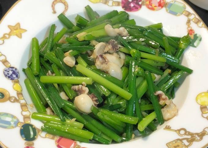 韭菜花炒花枝食譜與作法by Nancy Chou Cookpad