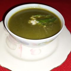 A picture of Spinach and potato soup.