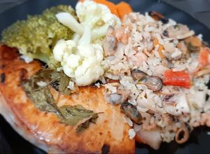 Foto de Espadarte grelhado com risoto de frutos do mar