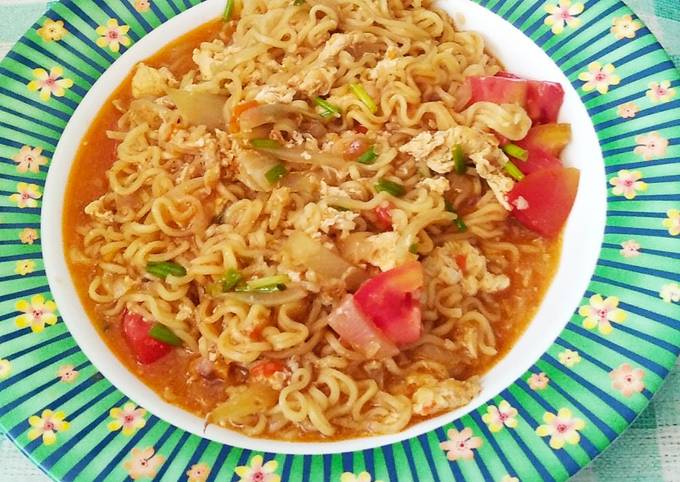 Resep Indomie Goreng Nyemek Oleh Yelvi Levani Cookpad