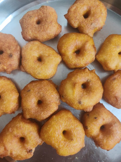 மிளகு வடை(milgu vadai recipe in tamil) செய்முறை முக்கிய புகைப்படம்