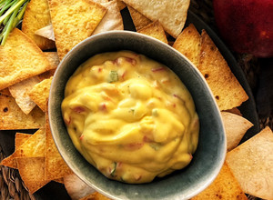 Foto principal de Nachos caseros con salsa cremosa de mango