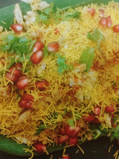 चटपटीत भेळ (chatpati bhel recipe in marathi) रेसिपी चे मुख्य फोटो