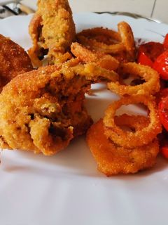 عکسی از دستور مرغ سوخاری و پیاز سوخاری با پفک