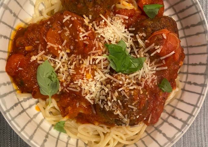 Homemade Spaghetti Sauce and Meatballs