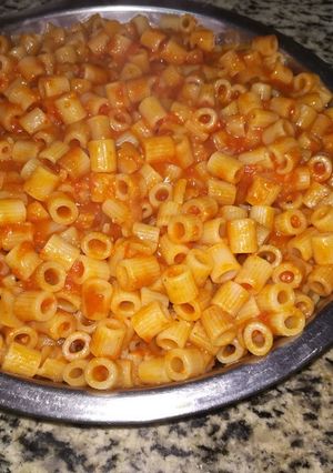 صورة لوصفة مكرونة بصوص طماطم