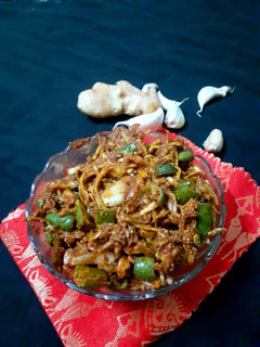 अदरक,हरी मिर्च,लहसुन का चटपटा अचार रेसिपी मुख्य फोटो