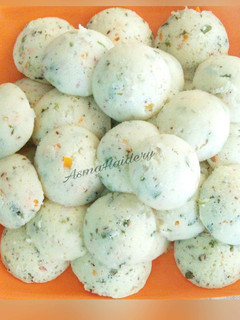 A picture of Microwave Veg Rava Idli.