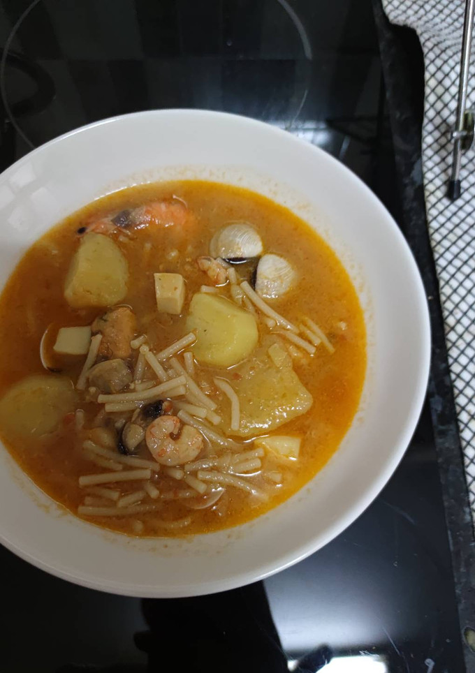 Una foto de Fideos a la cazuela con pescado y marisco