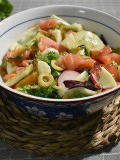 Una foto de Ensalada con salmón ahumado