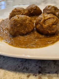 Una foto de Albóndigas en salsa de berenjenas