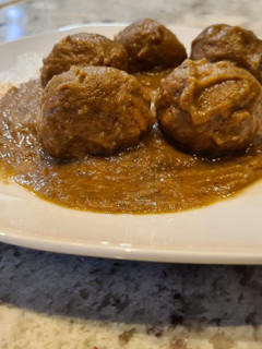 Una foto de Albóndigas en salsa de berenjenas