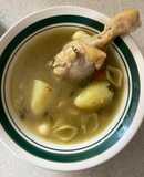 Caldo o sopa de pollo