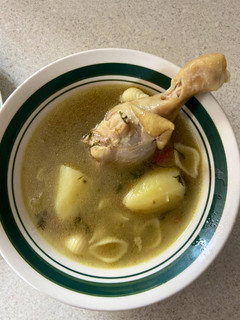 Una foto de Caldo o sopa de pollo