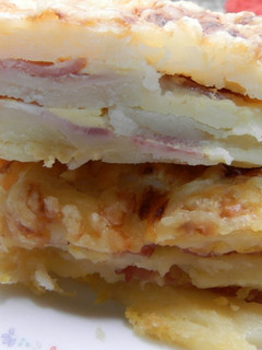 Una foto de Pastel de patatas y beicon con queso