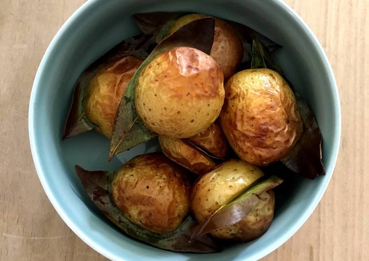 Recipe: Tasty Kartofler bagt med laurbærblade