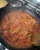 Espaguetis guisado con pollo