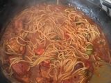 Espaguetis guisado con pollo