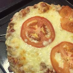 A picture of Tuna & Tomato Pizza.