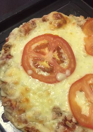 A picture of Tuna & Tomato Pizza.