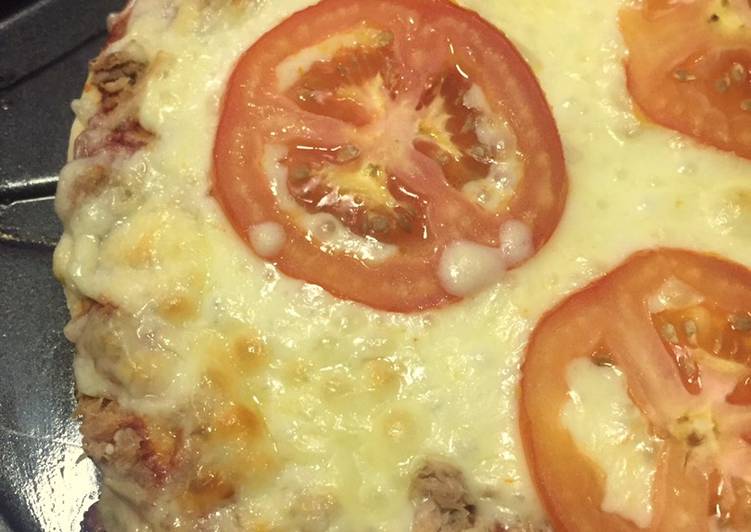 Tuna & Tomato Pizza