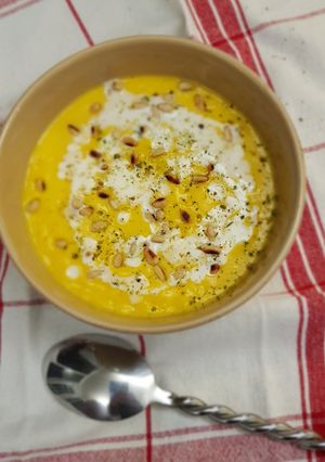 Une photo de °velouté de chou-fleur et carottes °