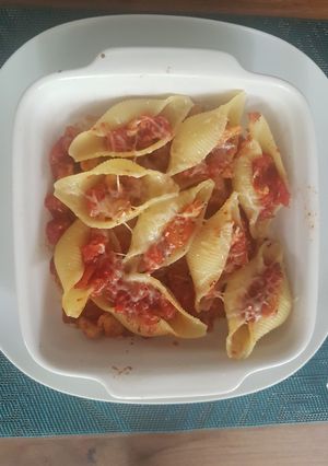 Une photo de Conchiglionis farcis à la sauce tomate et parmesan