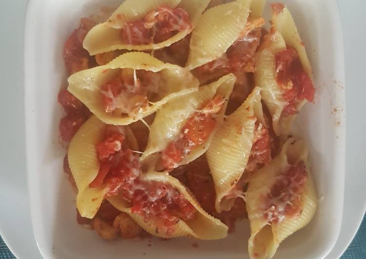 Comment Servir Conchiglionis farcis à la sauce tomate et parmesan