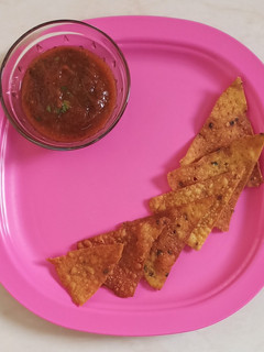 નાચોસ અને સાલસા સોસ(nachoz and salsa recipe in Gujarati) રેસીપી મુખ્ય ફોટો