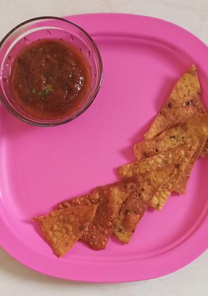 નાચોસ અને સાલસા સોસ(nachoz and salsa recipe in Gujarati) રેસીપી મુખ્ય ફોટો